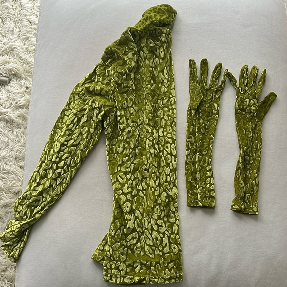 Fashion Brand Company Booger Leopard High Neck Top and matching Opera Gloves - Picture 2 of 4